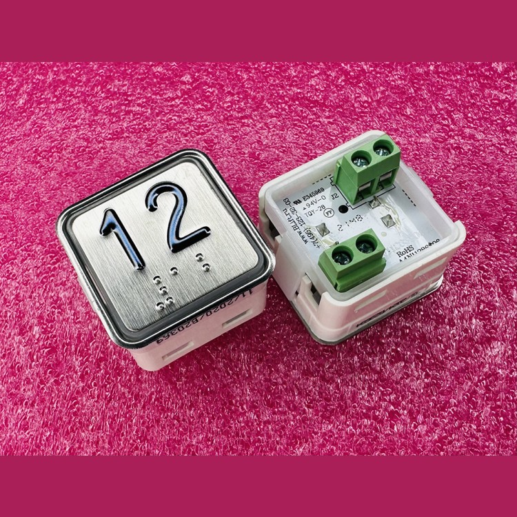 Модуль кнопочный квадратный красная подсветка код брайля "12" A4N11286$06 KA302-S-R-12 ЩЛЗ